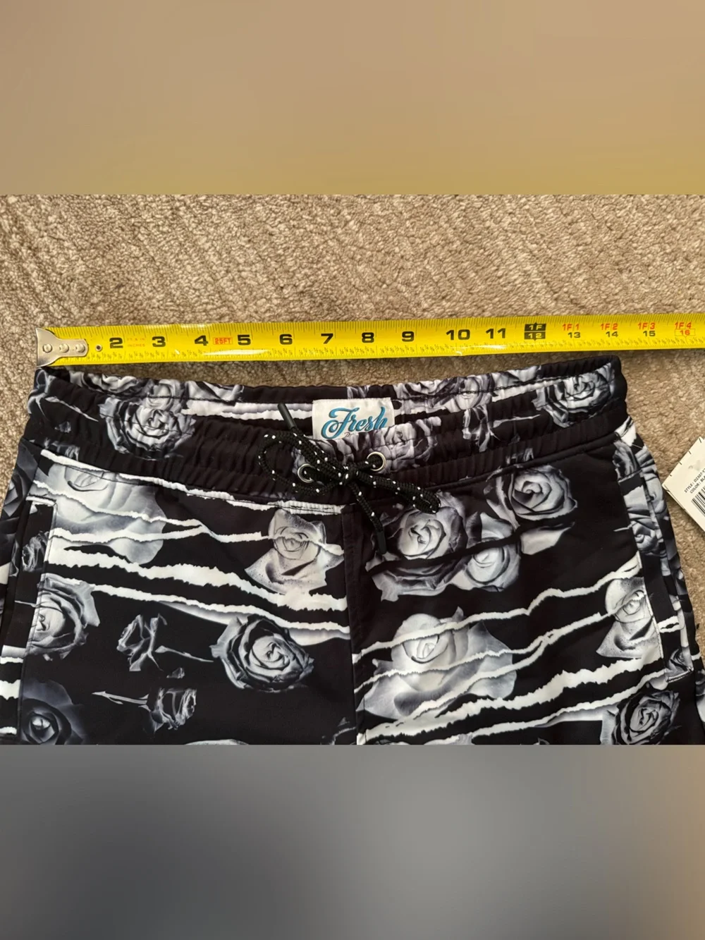 Men’s Black & White Rose-Print Shorts Size Small